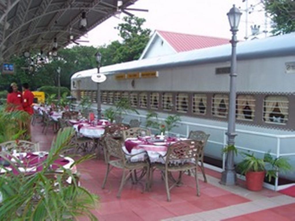 Hotel Lake View Ashok Бопал Екстериор снимка